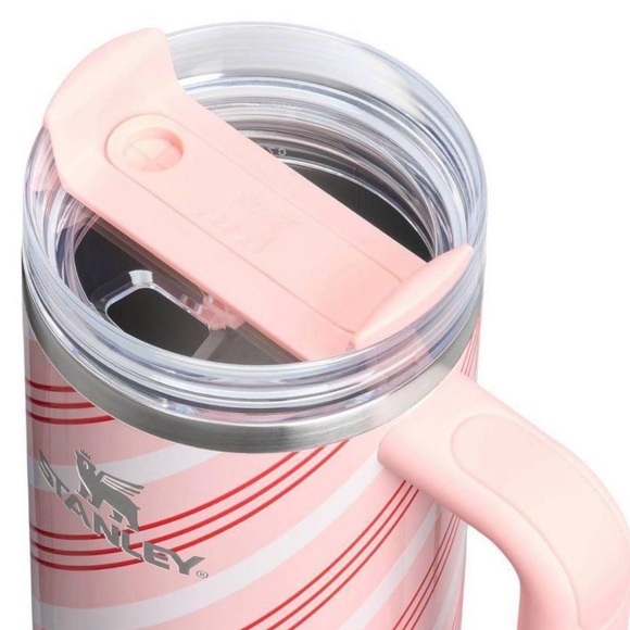 Stanley 30 oz Stainless Steel
H2.0 FlowState Quencher Tumbler Strawberry Twist - Picture 4 of 4